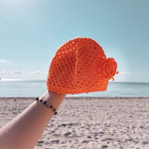 Crocheted hat - Picture 3 of 5